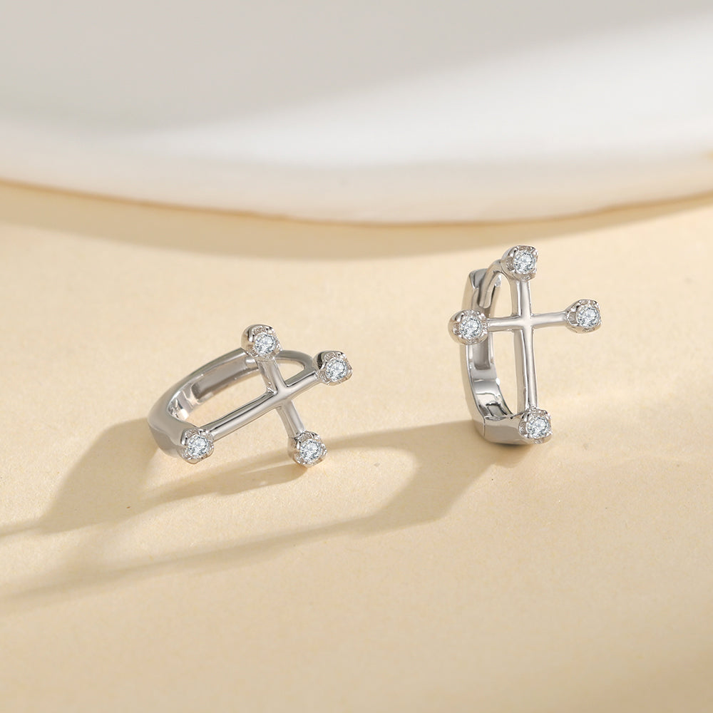 Gift-Ready Shine – Platinum-Plated Moissanite Huggie Earrings