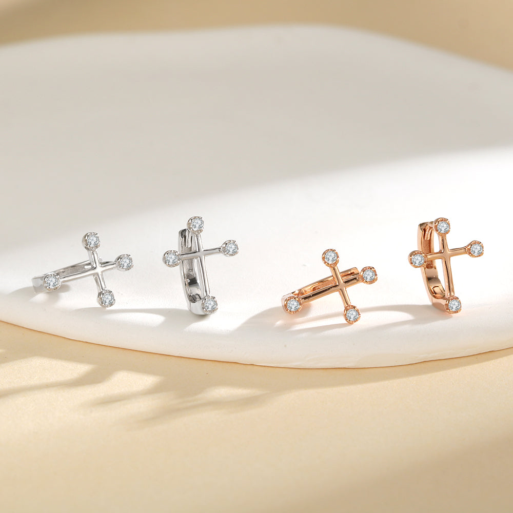 Gift-Ready Shine – Platinum-Plated Moissanite Huggie Earrings