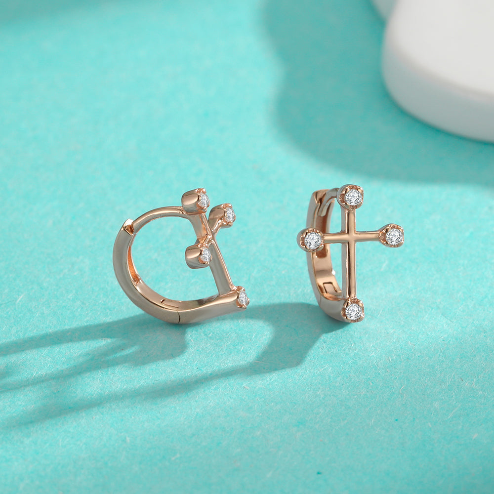Gift-Ready Shine – Platinum-Plated Moissanite Huggie Earrings