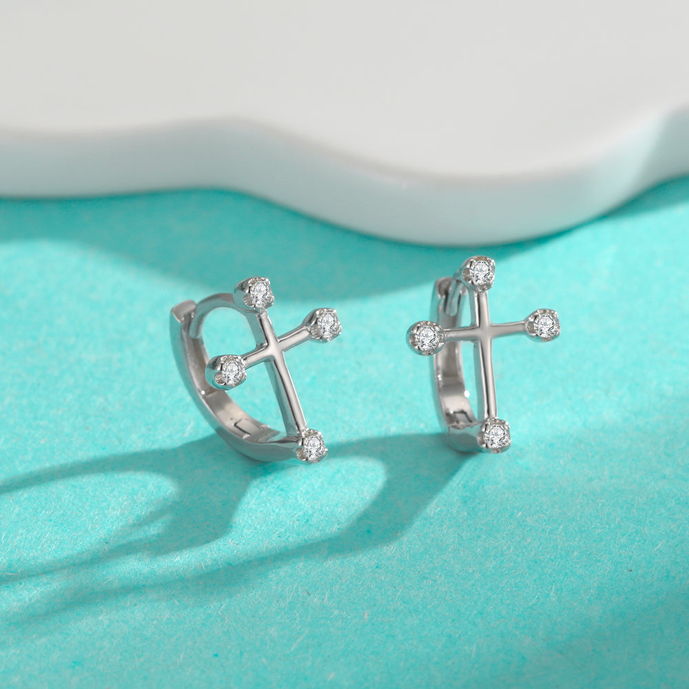 Gift-Ready Shine – Platinum-Plated Moissanite Huggie Earrings