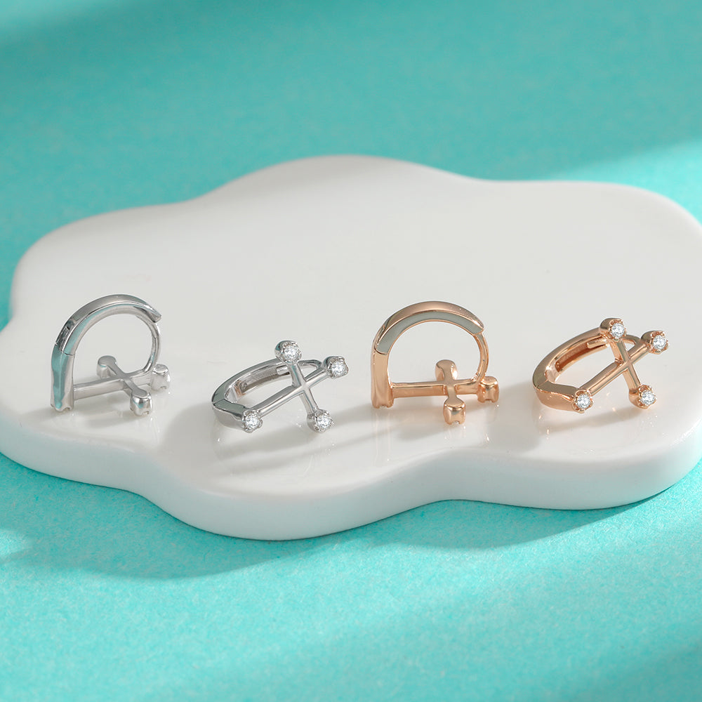 Gift-Ready Shine – Platinum-Plated Moissanite Huggie Earrings