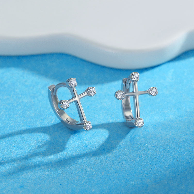 Gift-Ready Shine – Platinum-Plated Moissanite Huggie Earrings