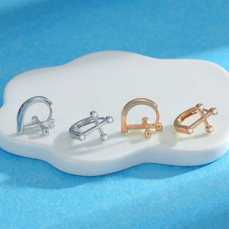 Gift-Ready Shine – Platinum-Plated Moissanite Huggie Earrings