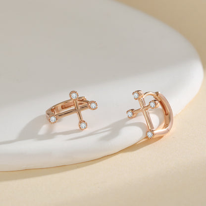 Gift-Ready Shine – Platinum-Plated Moissanite Huggie Earrings