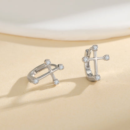 Gift-Ready Shine – Platinum-Plated Moissanite Huggie Earrings