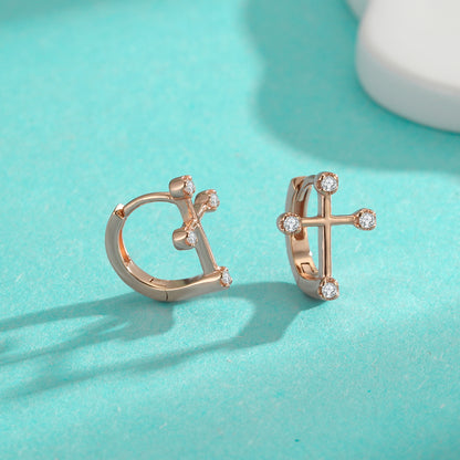 Gift-Ready Shine – Platinum-Plated Moissanite Huggie Earrings