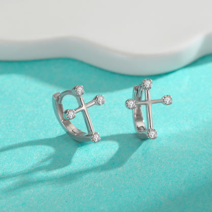 Gift-Ready Shine – Platinum-Plated Moissanite Huggie Earrings
