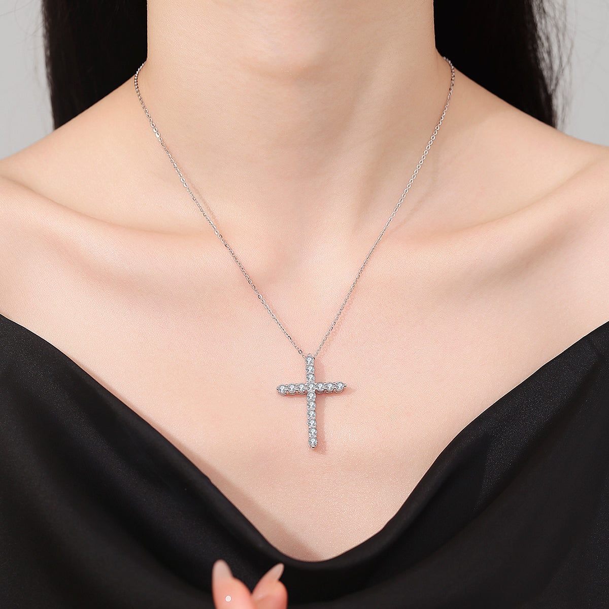 Everlight Moissanite Cross Pendant – 925 Sterling Silver
