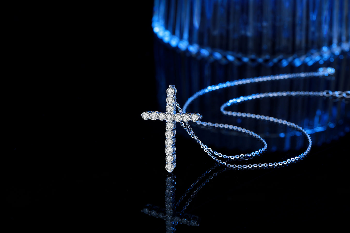 Everlight Moissanite Cross Pendant – 925 Sterling Silver